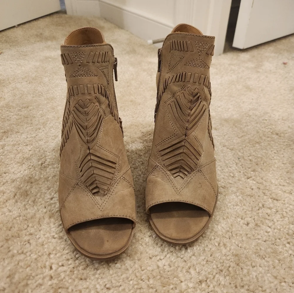 Universal Thread Edwina Open Toe Block Heel‎ Booties Taupe Tan Women's Size 8.5